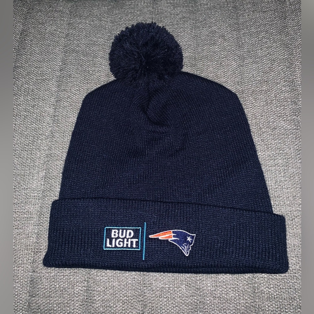 Mens bud light patriots winter hat with pompom‎